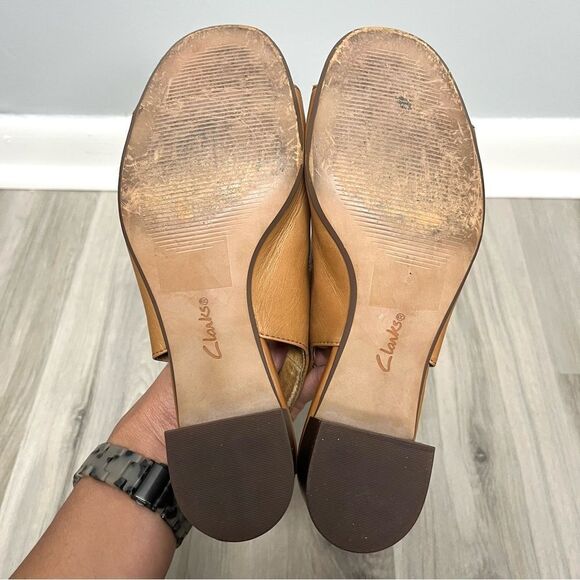 Clarks Sandals Women’s 7W Tan Leather Slingback Peep Toe Heels - Picture 6 of 7